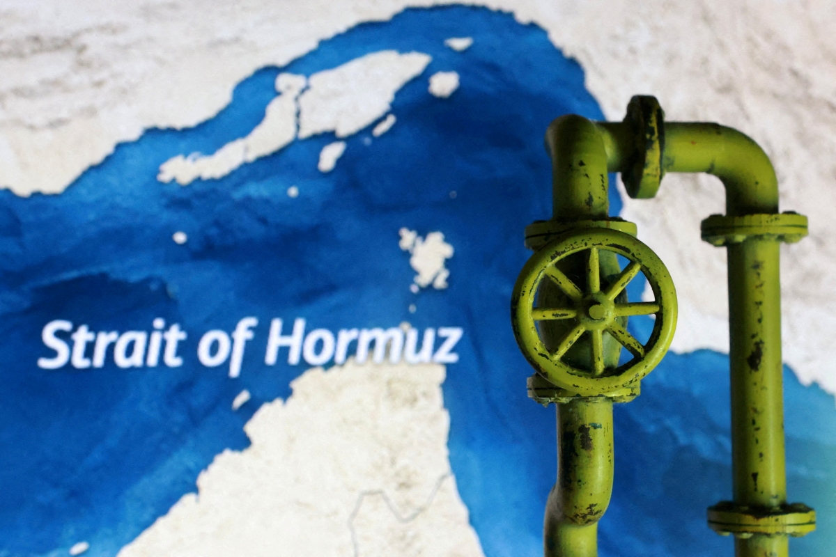 Iran ban hành quy định mới về eo biển Hormuz, 16 căn cứ Mỹ bị thiệt hại